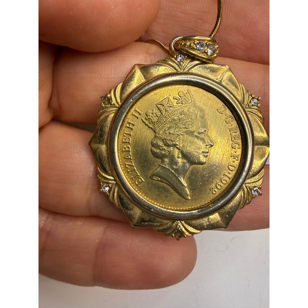 Vintage 1992 Queen Elizabeth II Two Pence Coin Pendant Necklace Gold Tone Gem